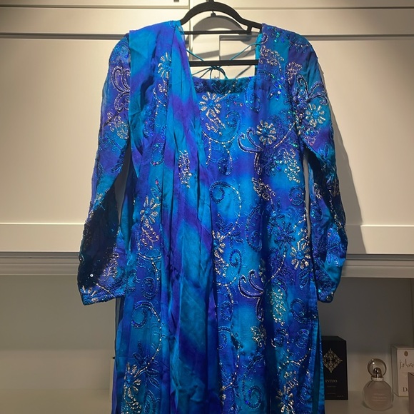 Stunning blue sequin floral Indian top (kurta) and scarf (dupatta) - Picture 3 of 3